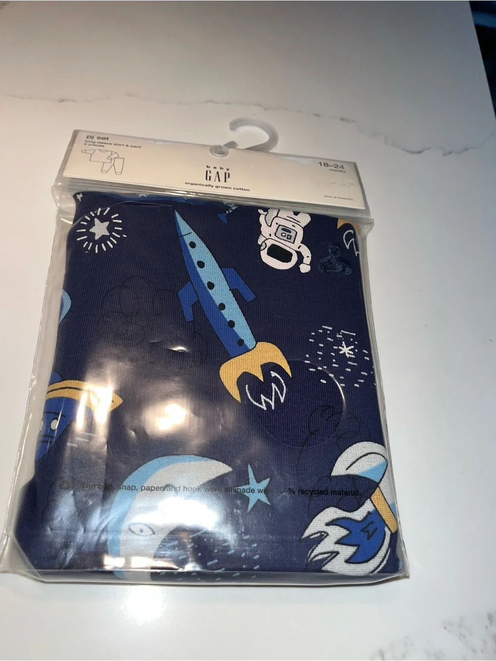 NWT gap boys space themed long sleeve & long pants pajamas.  Size 18-24 months.